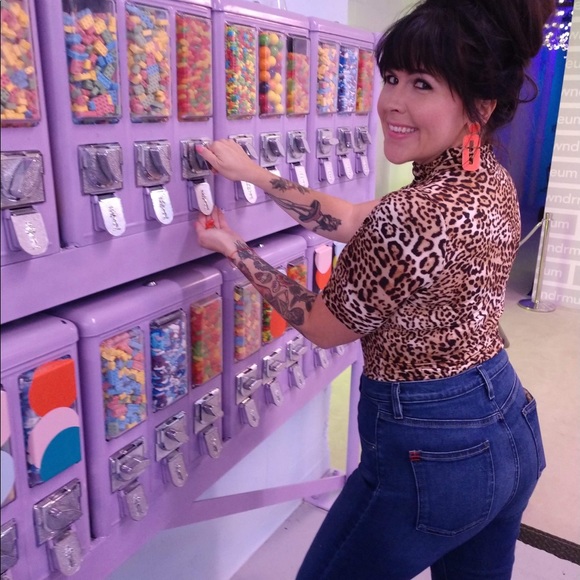 Posh Ambassador 😍 let’s play dress up! - Picture 2 of 8